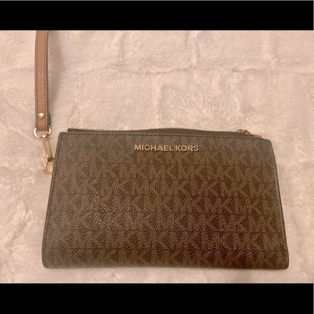 Michael Kors Wristlet Brown & Tan